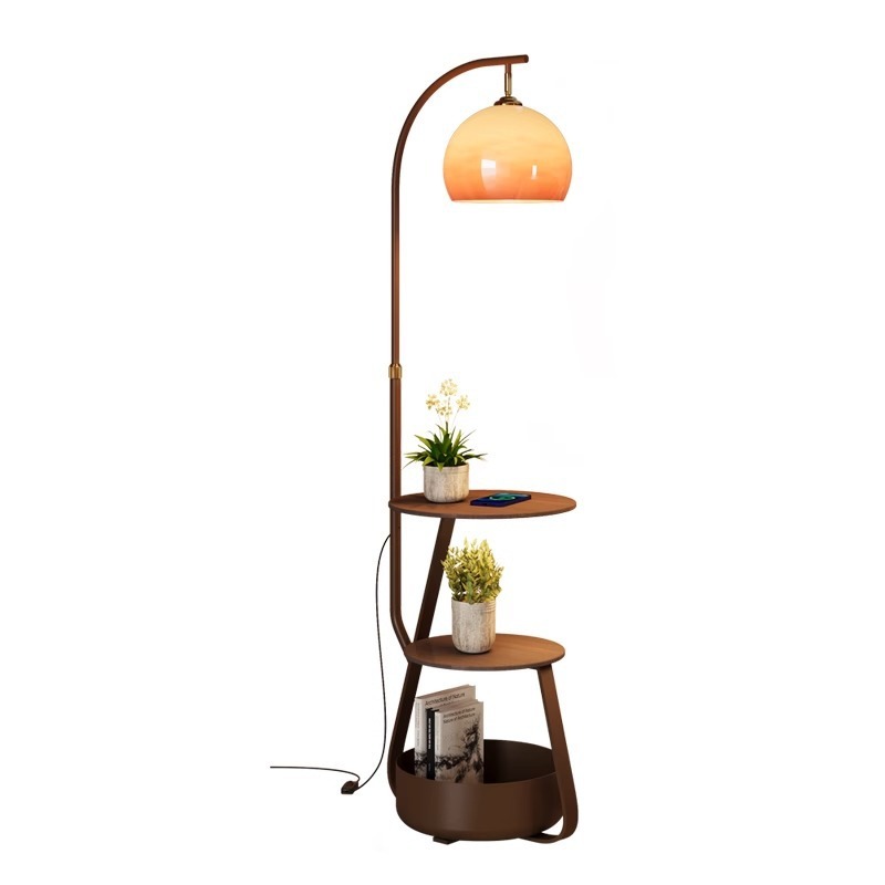 Vloerlamp, antiek nachtkastje  - Coffee & Tea Garden Lincoln Menu recensie en prijs